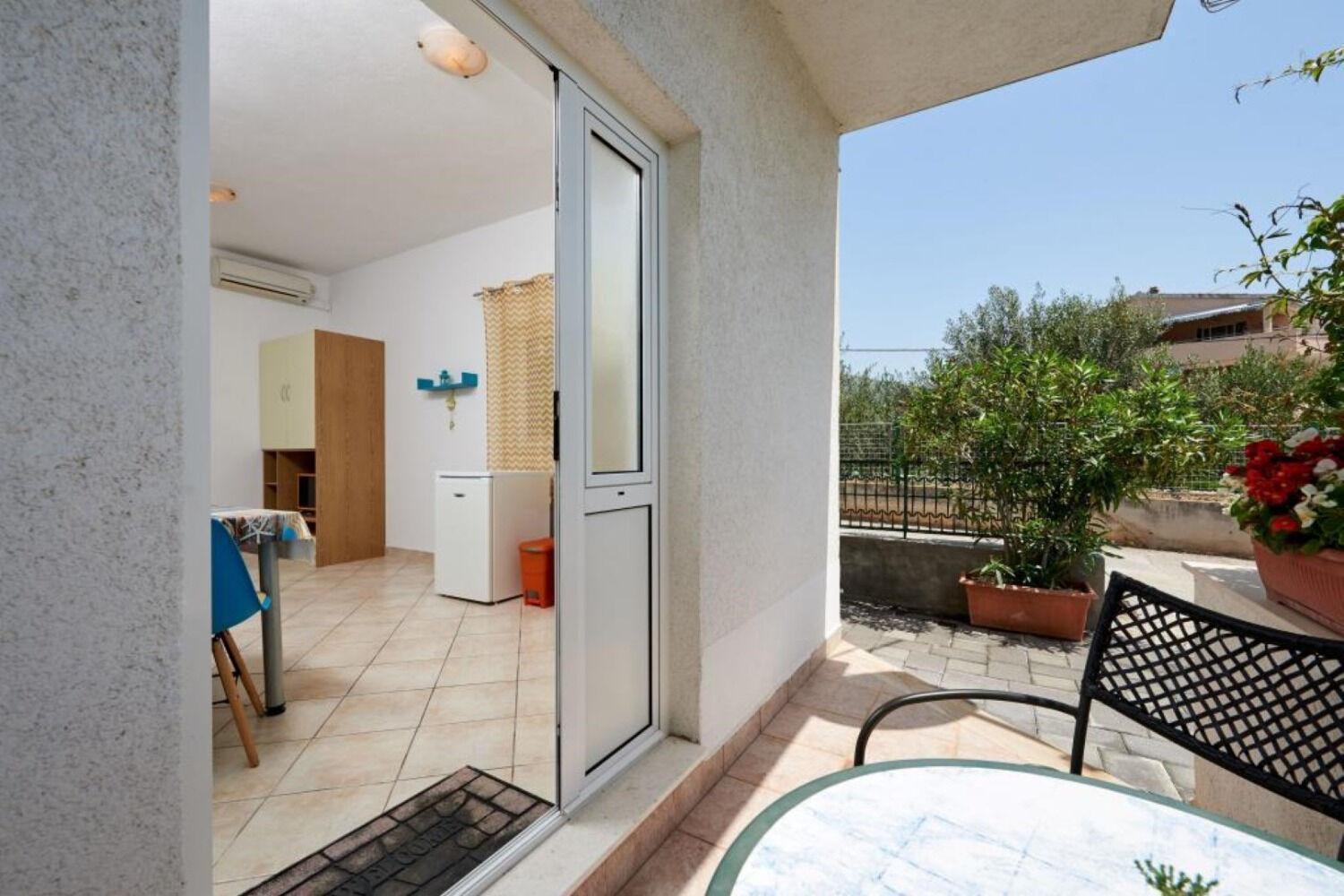 Apartments Mare - 30 M From Pebble Beach Seget Vranjica Eksteriør billede