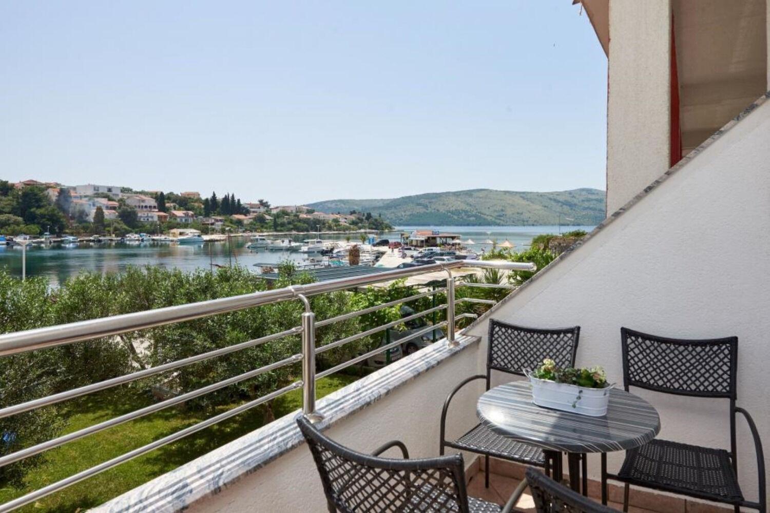 Apartments Mare - 30 M From Pebble Beach Seget Vranjica Eksteriør billede