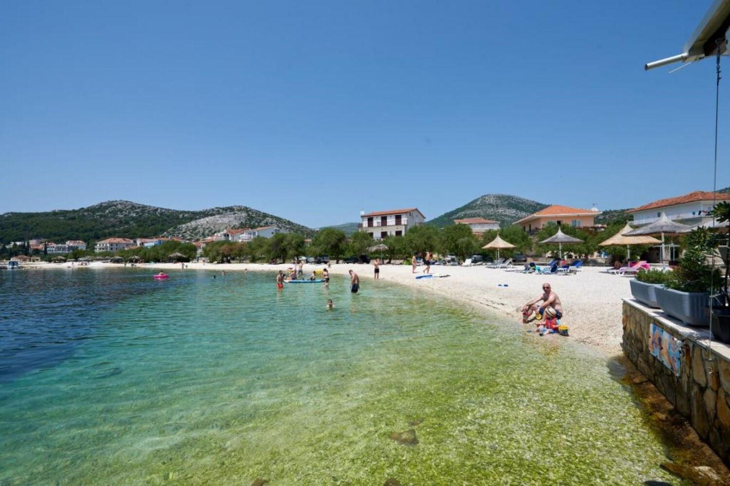Apartments Mare - 30 M From Pebble Beach Seget Vranjica Eksteriør billede