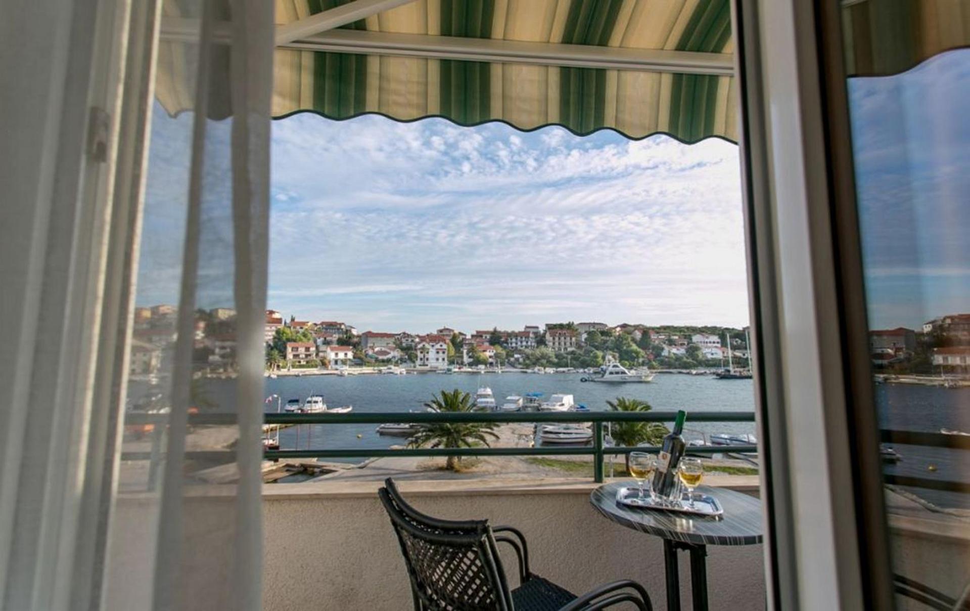 Apartments Mare - 30 M From Pebble Beach Seget Vranjica Eksteriør billede