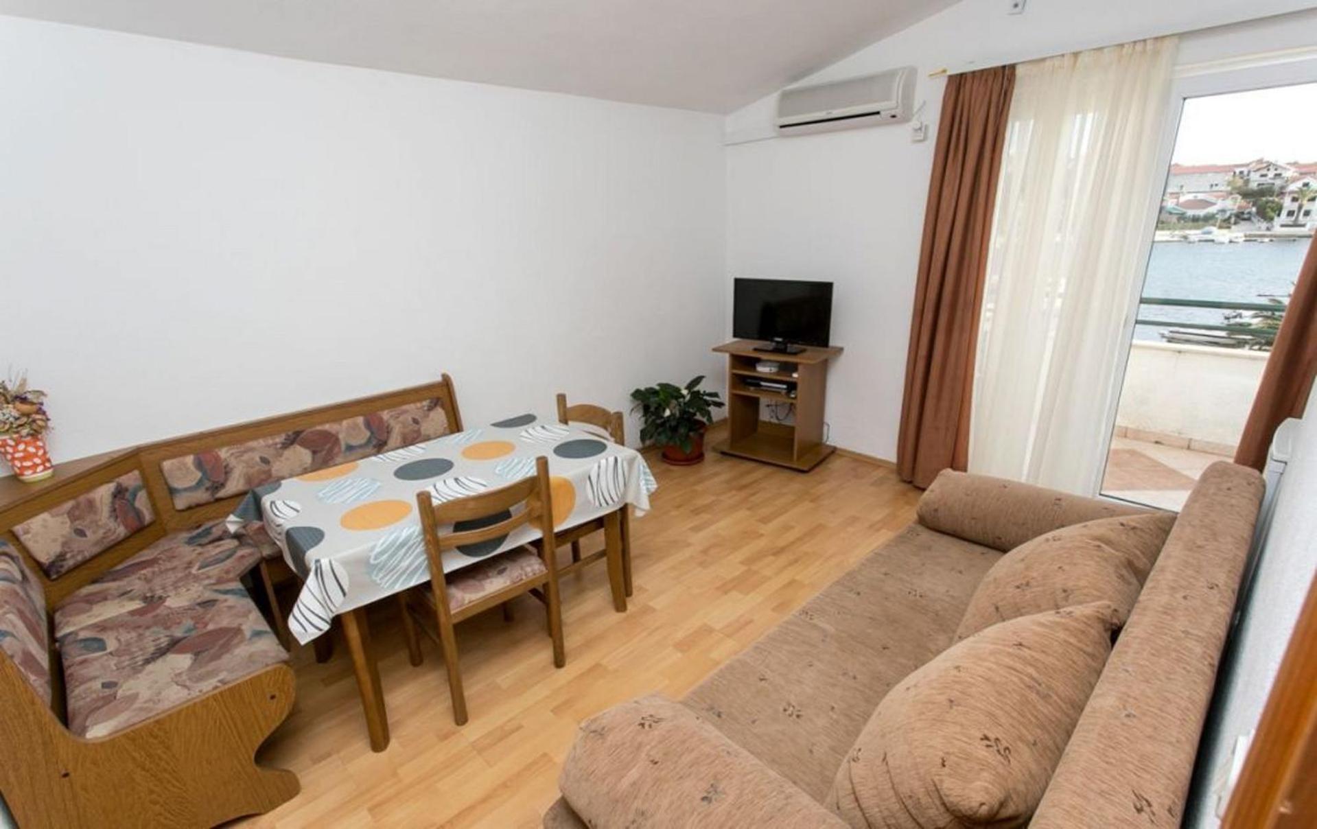 Apartments Mare - 30 M From Pebble Beach Seget Vranjica Eksteriør billede