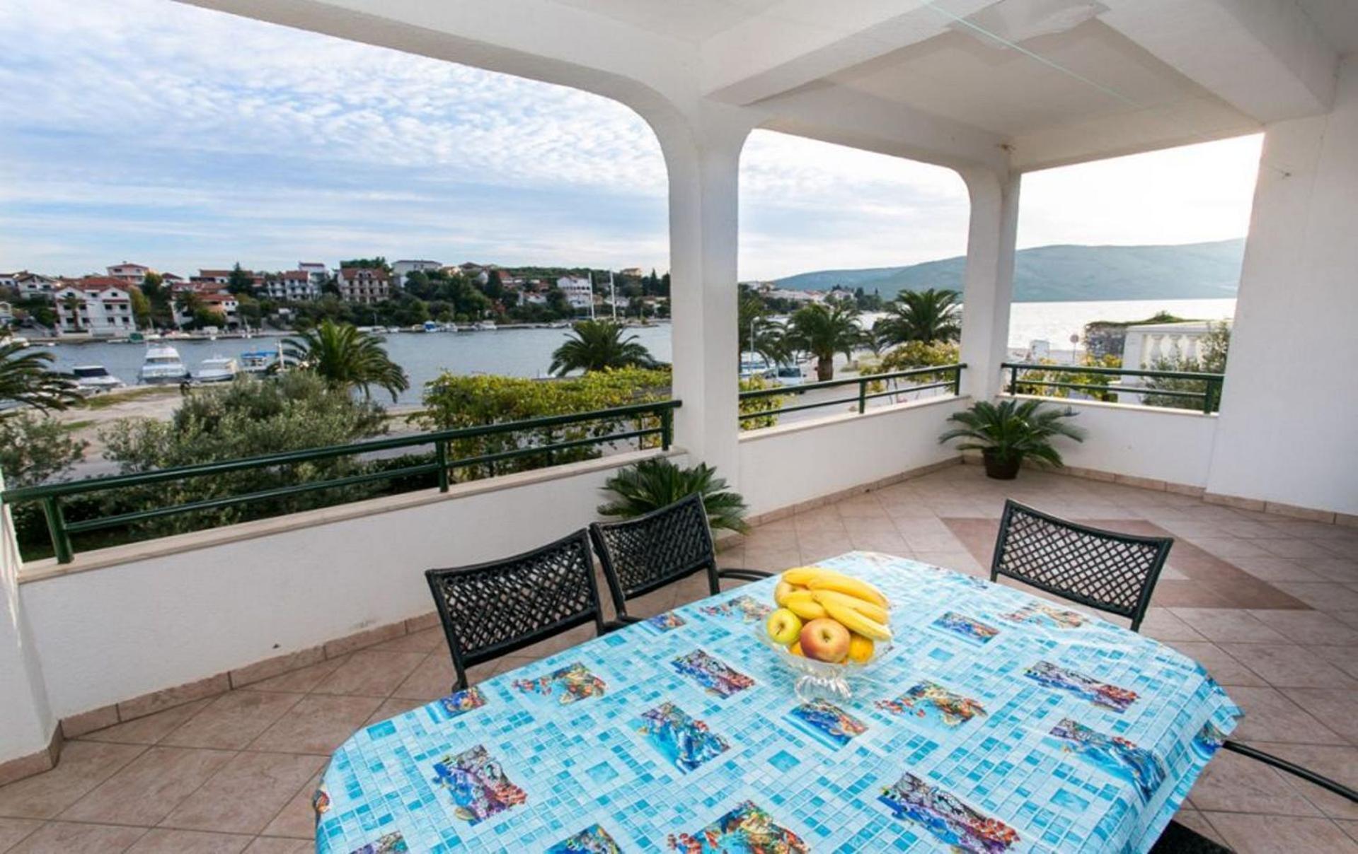 Apartments Mare - 30 M From Pebble Beach Seget Vranjica Eksteriør billede