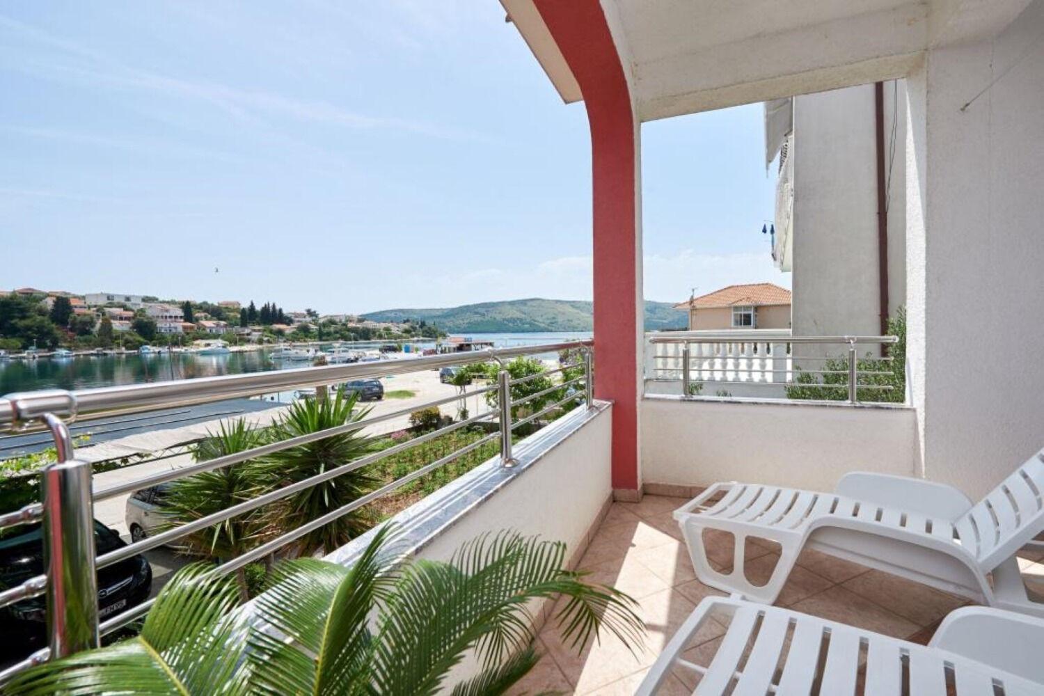 Apartments Mare - 30 M From Pebble Beach Seget Vranjica Eksteriør billede