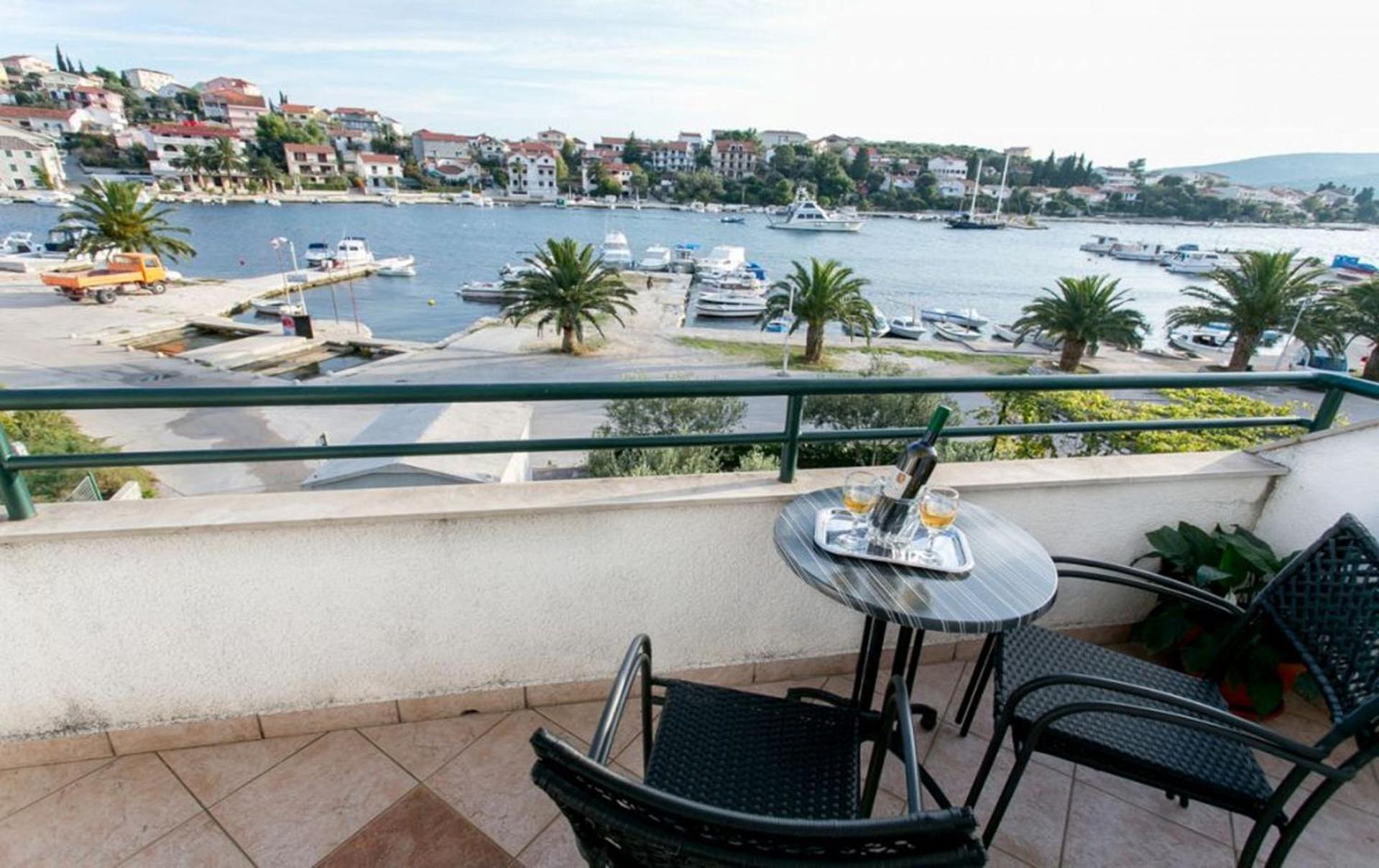 Apartments Mare - 30 M From Pebble Beach Seget Vranjica Eksteriør billede