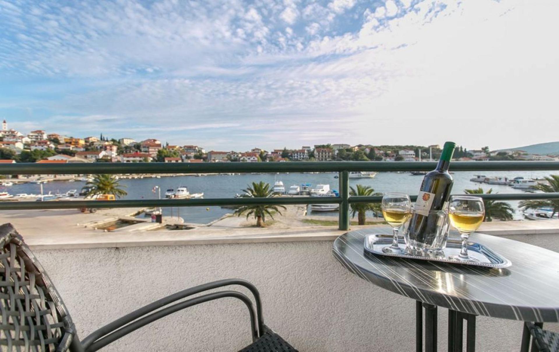 Apartments Mare - 30 M From Pebble Beach Seget Vranjica Eksteriør billede